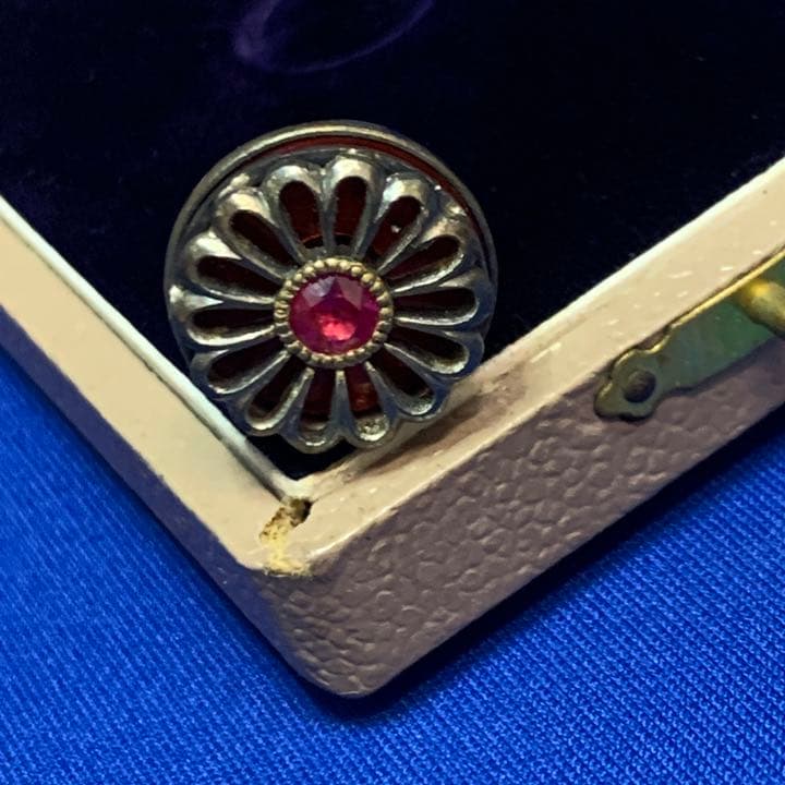 コレクション品！功労賞 全国戦災都市連盟 優秀 バッチ 勲章 共箱 1点もの！