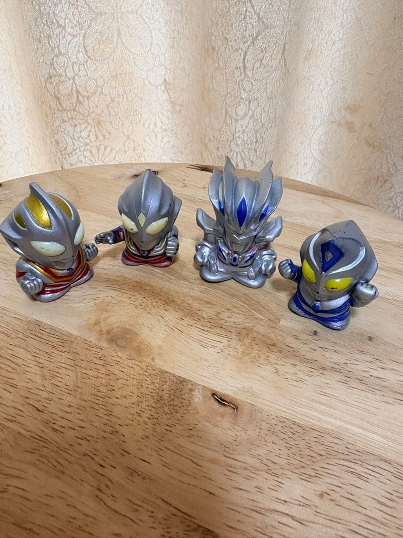 ウルトラマン福袋セット 大量 まとめ売り（フィギュア・怪獣・変身・武器・衣類）