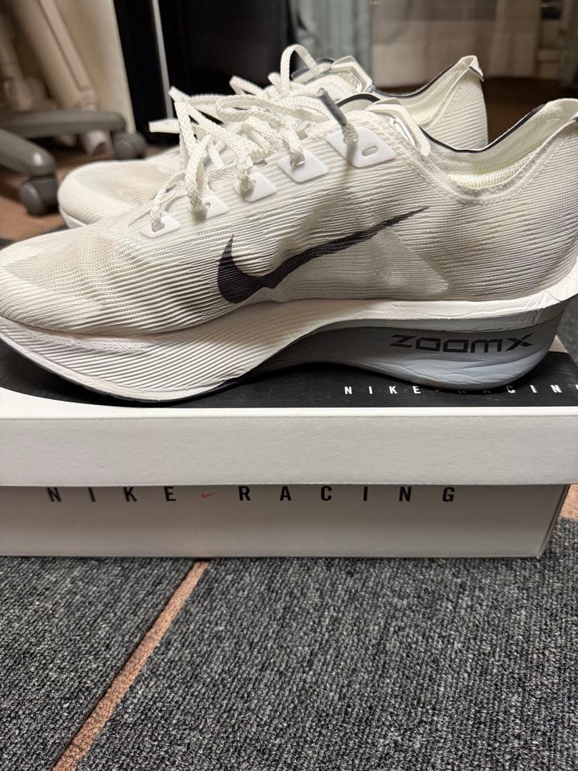 NIKE ヴェイパーフライ4 26.5
