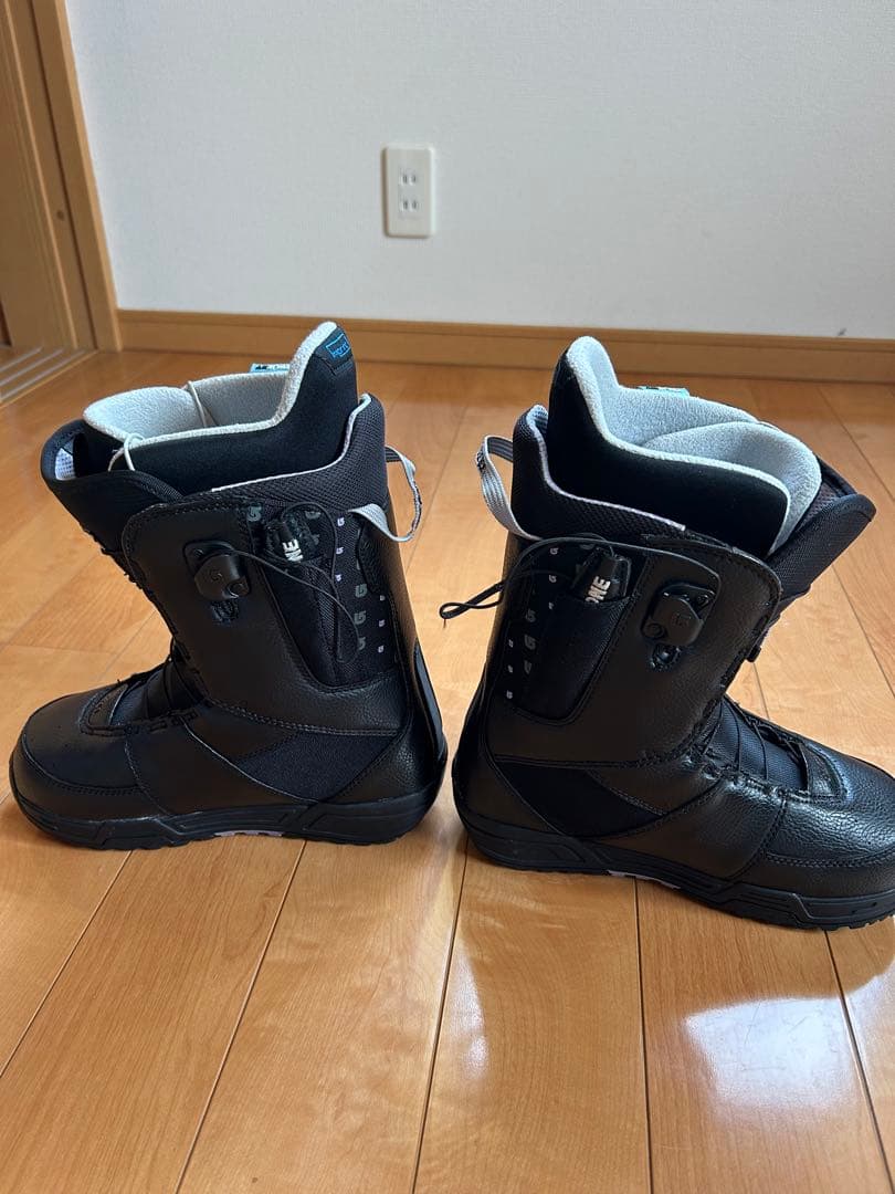 Burton Mint ブラック スノーボードブーツ 女性用