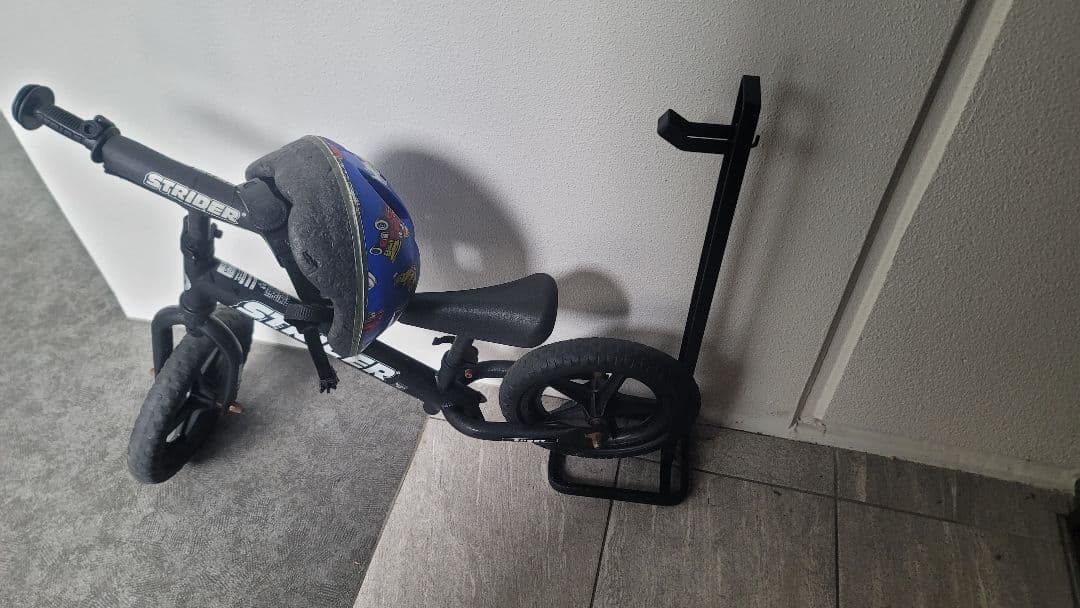 STRIDER バランスバイク　スタンド付き 12 ブラック