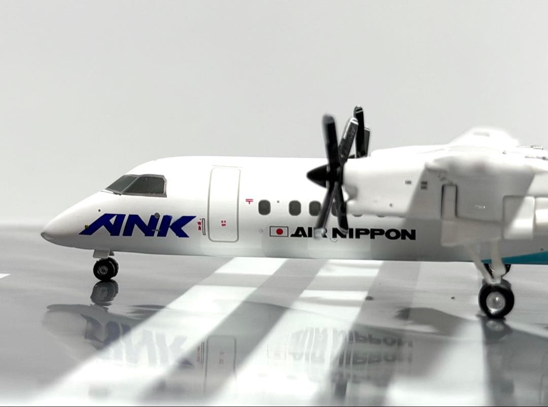 全日空商事 1/200 DHC-8-300 ANK TSUBAKI LIVERY
