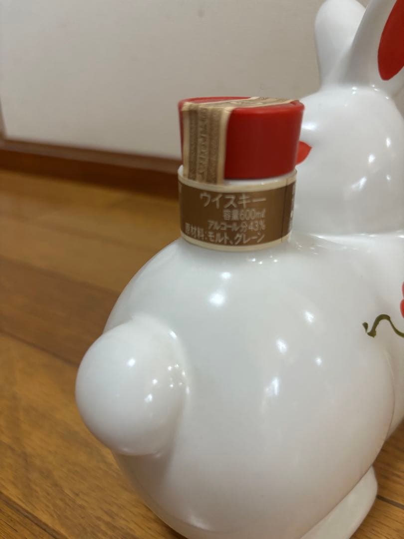 【未開栓】干支 卯 ウサギ型 陶器 ウイスキー サントリー ローヤル12年