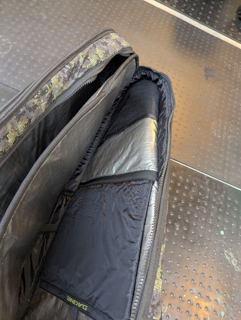 DAKINE サーフボードケース　 2枚用　7'フィート　トラベル用　カモフラ