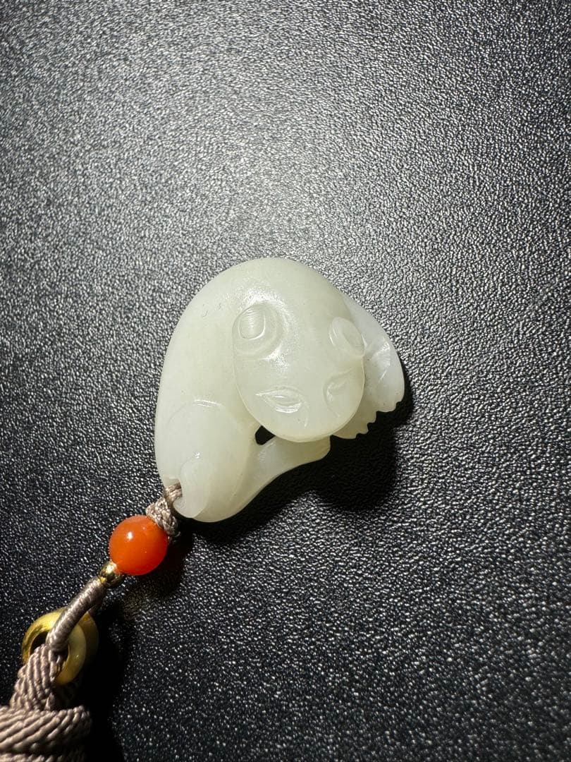 羊脂白玉和田玉 天然石 可愛い瑞獣ペンダントトップ本玉 中国美術 旧家蔵出し