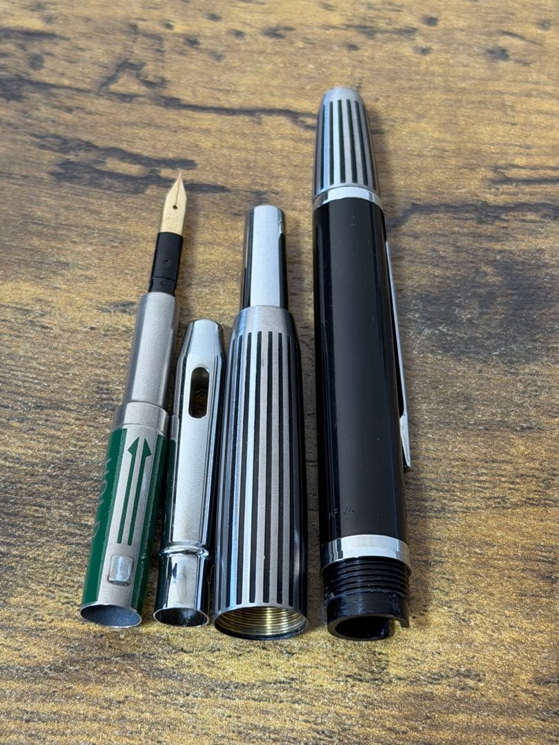 新品未使用　1971年製　キャップレス　蝕刻　ストライプ　14金　万年筆　F