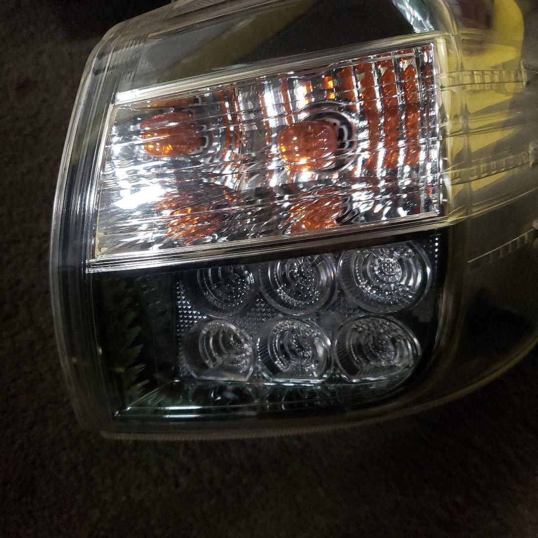 ウィッシュ　DBA-ZGE 右テールランプレンズ