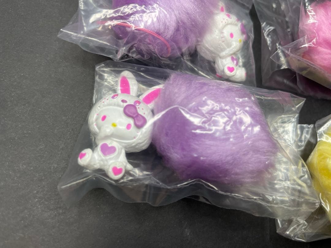 キティ　カラフルバニー　マスコット　ファー　ふわふわ　ストラップ　レア　未使用