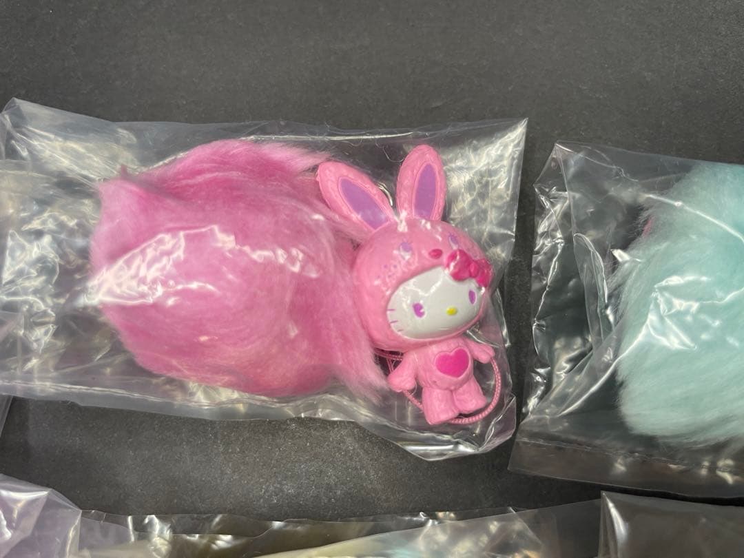 キティ　カラフルバニー　マスコット　ファー　ふわふわ　ストラップ　レア　未使用