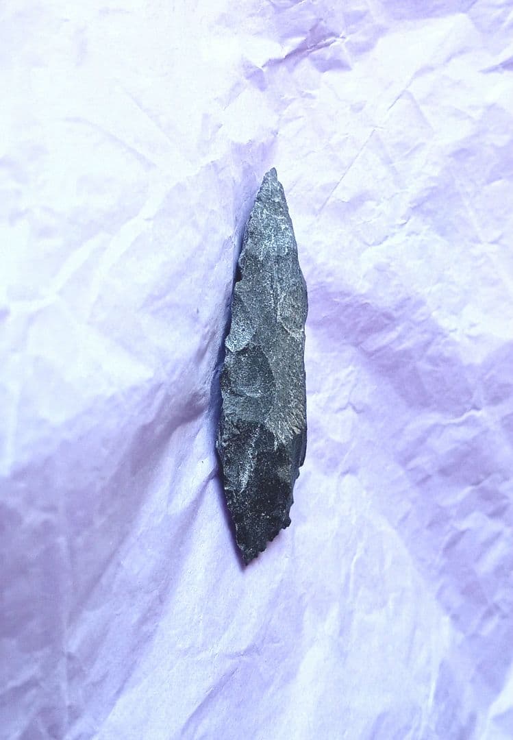 原始人 アイヌ仕様。 b 石器　尖頭器　 サヌカイト 模写