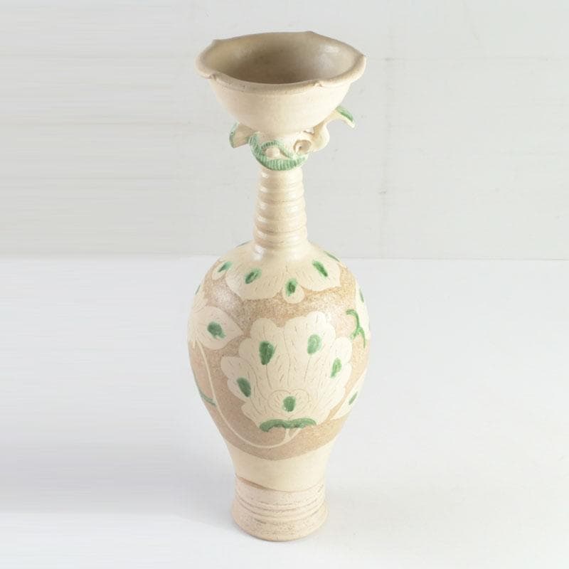 中国　遼白地緑彩刻花卉文　輪花口瓶　C　9243A