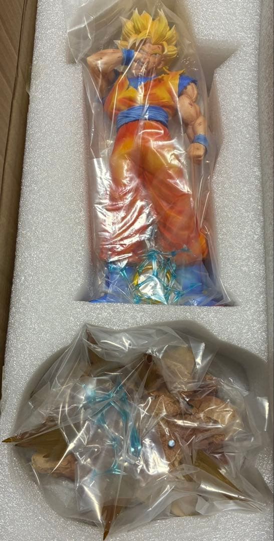 ドラゴンボール　JJstudio製　SS2孫悟空　光点灯台座付き　新品未使用品。