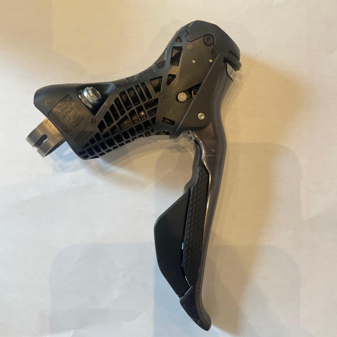 Shimano ST-R8070-R ブラケットカバーなし