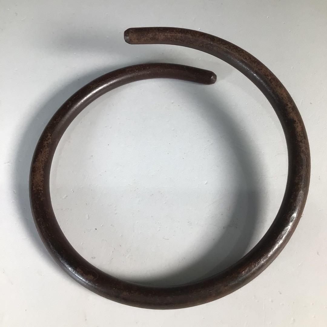 Ｎ５２４　釜釻　『加藤忠三郎(了三)造』『鉄製』『釜鐶』　共箱　茶道具