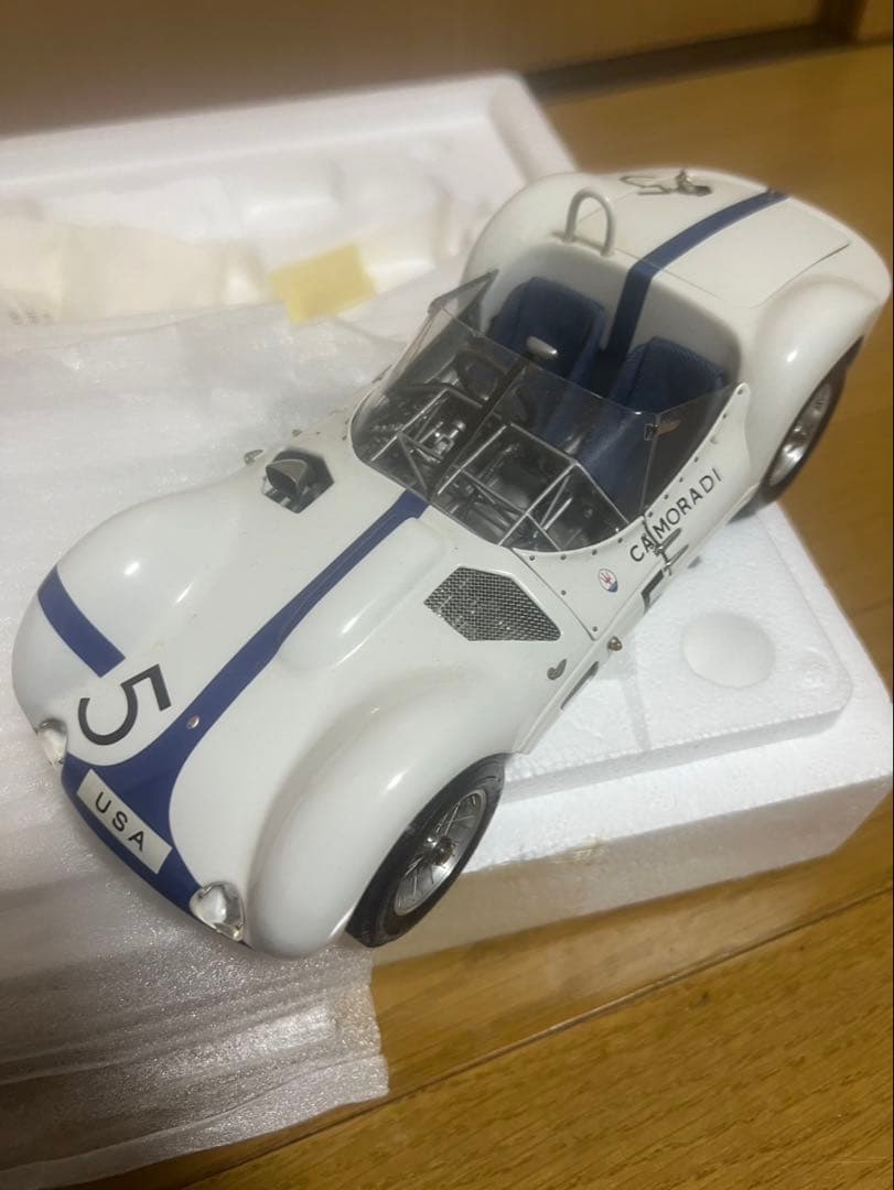 CMC マセラティ　Tipo61 Modell 1:18