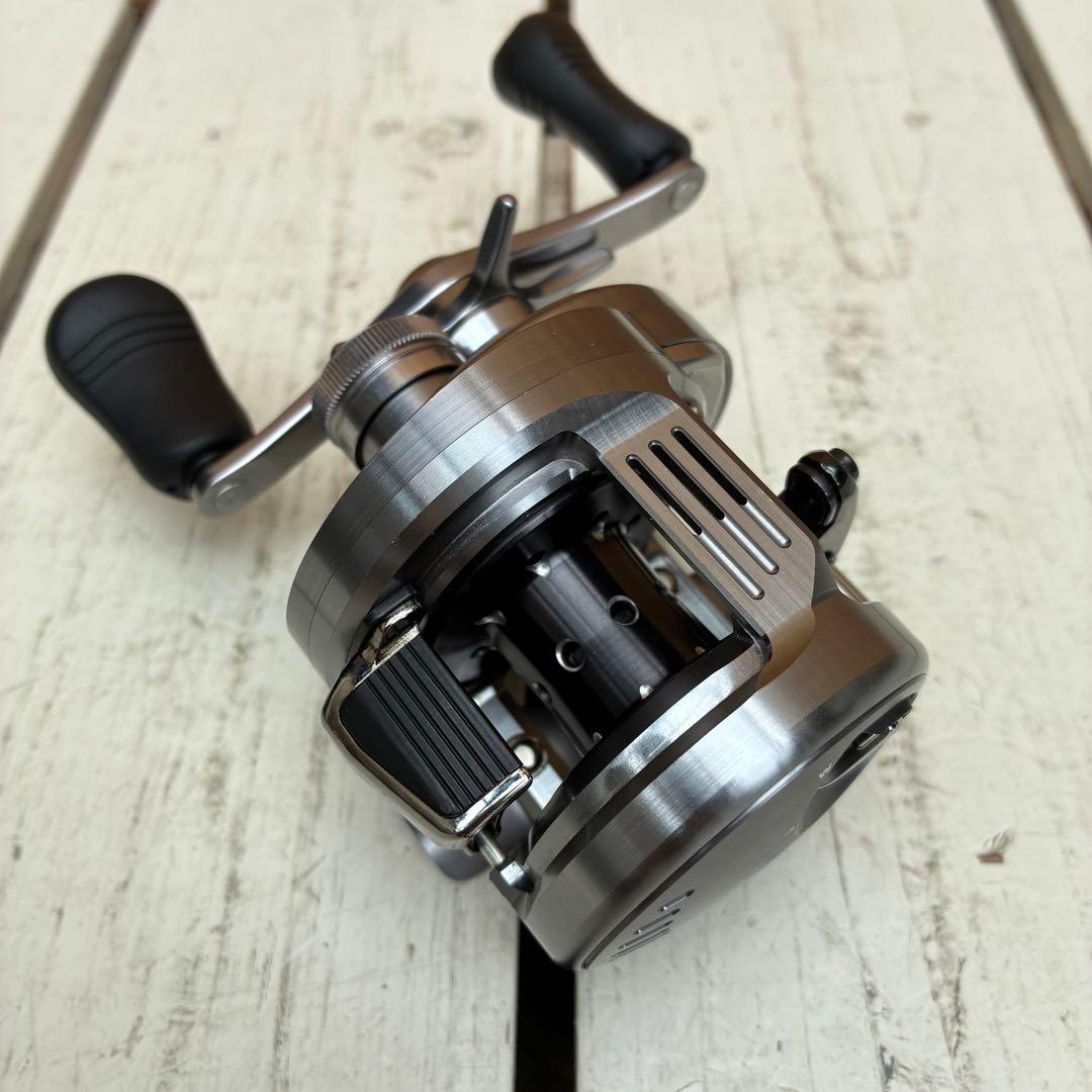 0631 シマノ 19 カルカッタ　コンクエスト DC201