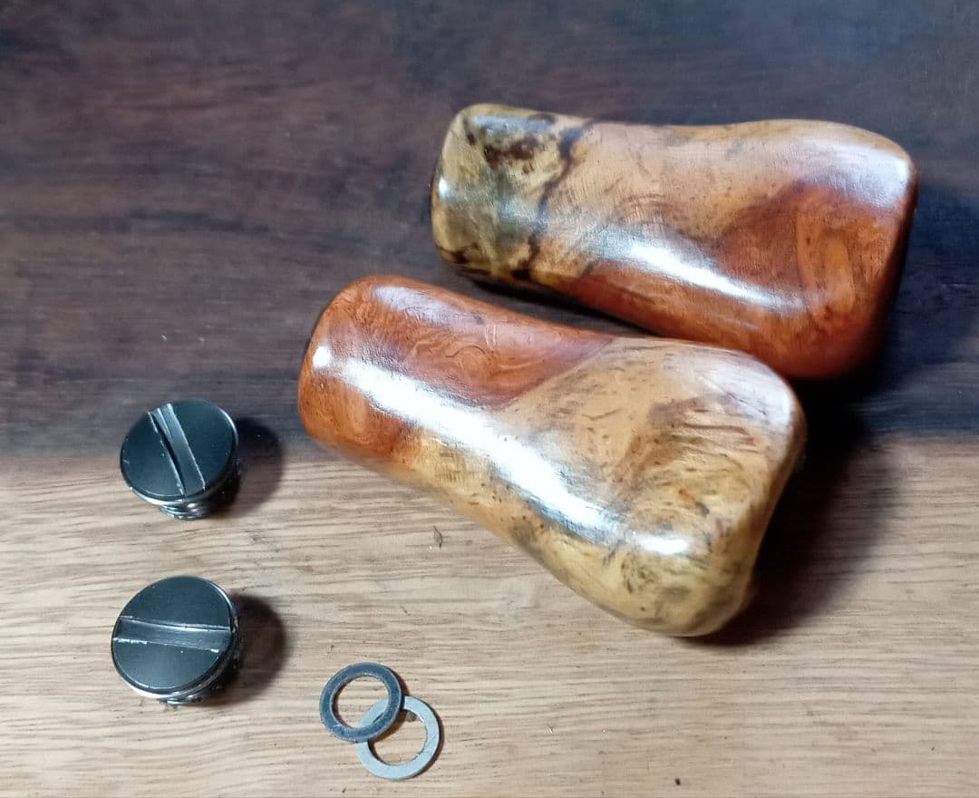 花梨ノブ　シマノ　ダイワ　リールノブ　ハンドルノブ　ベイトフィネス　　紅白青