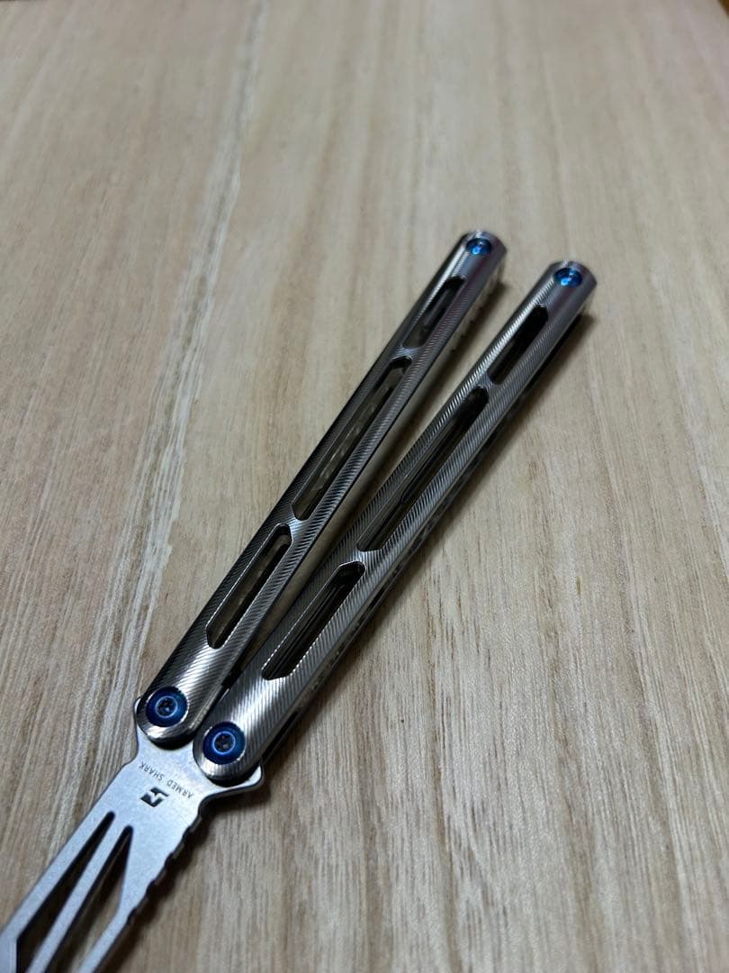 スポーツトイ・アクショントイ Armed Shark Tsunami Clone