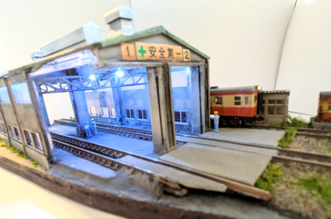 E*O様 Ｎゲージ・ジオラマ展示台【ディーゼル機関庫】※車両付き