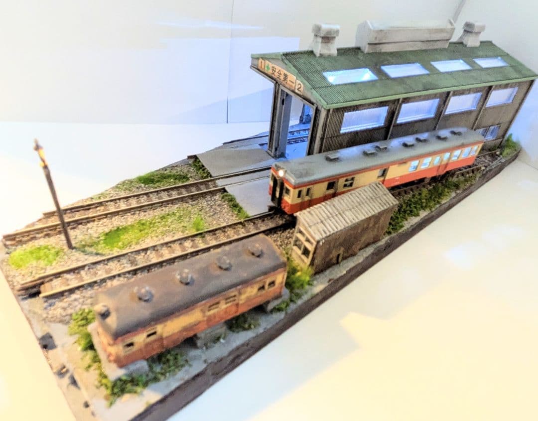 E*O様 Ｎゲージ・ジオラマ展示台【ディーゼル機関庫】※車両付き