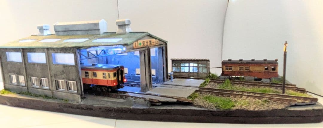 E*O様 Ｎゲージ・ジオラマ展示台【ディーゼル機関庫】※車両付き