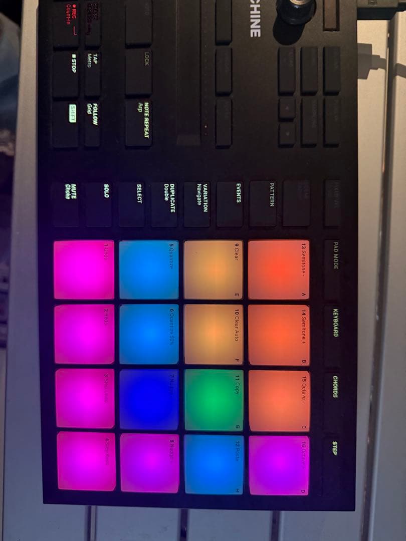 (NI) Maschine Mikro mK3 本体とケーブル