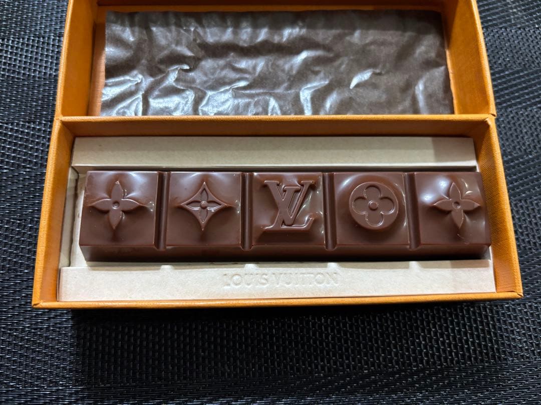 パリ限定 LOUIS VUITTON ミルクチョコレート　2箱　キャラメル入り