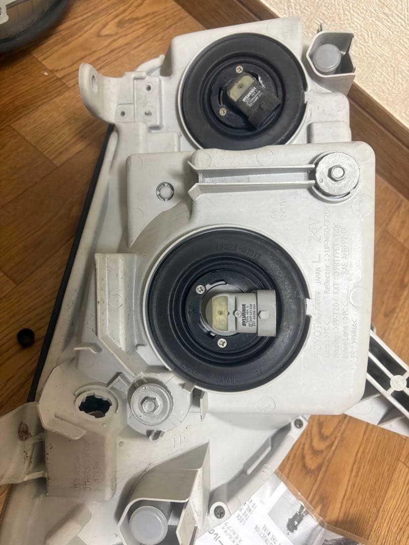 トヨタ純正215サーフ前期ヘッドライト2個セット