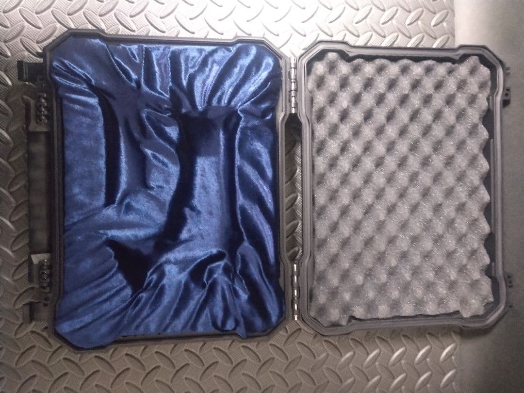 東京マルイ　AM,45 ガスブローバックガン 専用ケース付き