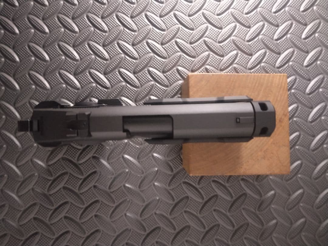 東京マルイ　AM,45 ガスブローバックガン 専用ケース付き