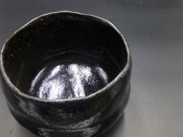 楽吉左衛門　十一代　慶入　黒茶碗／共箱／楽吉左衛門　十二代　弘入極め箱／仕覆