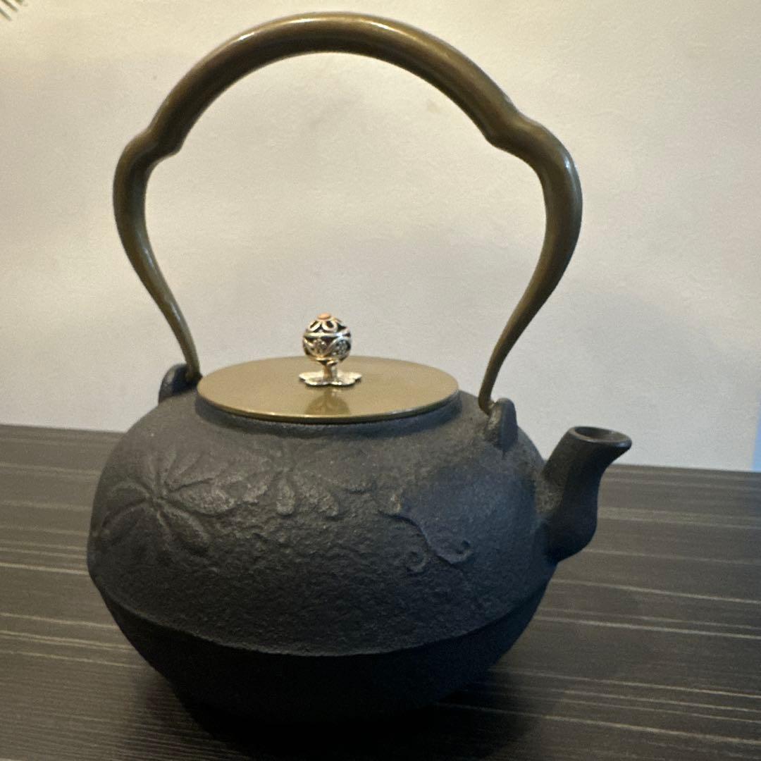 鋳鉄 花模様 鉄瓶