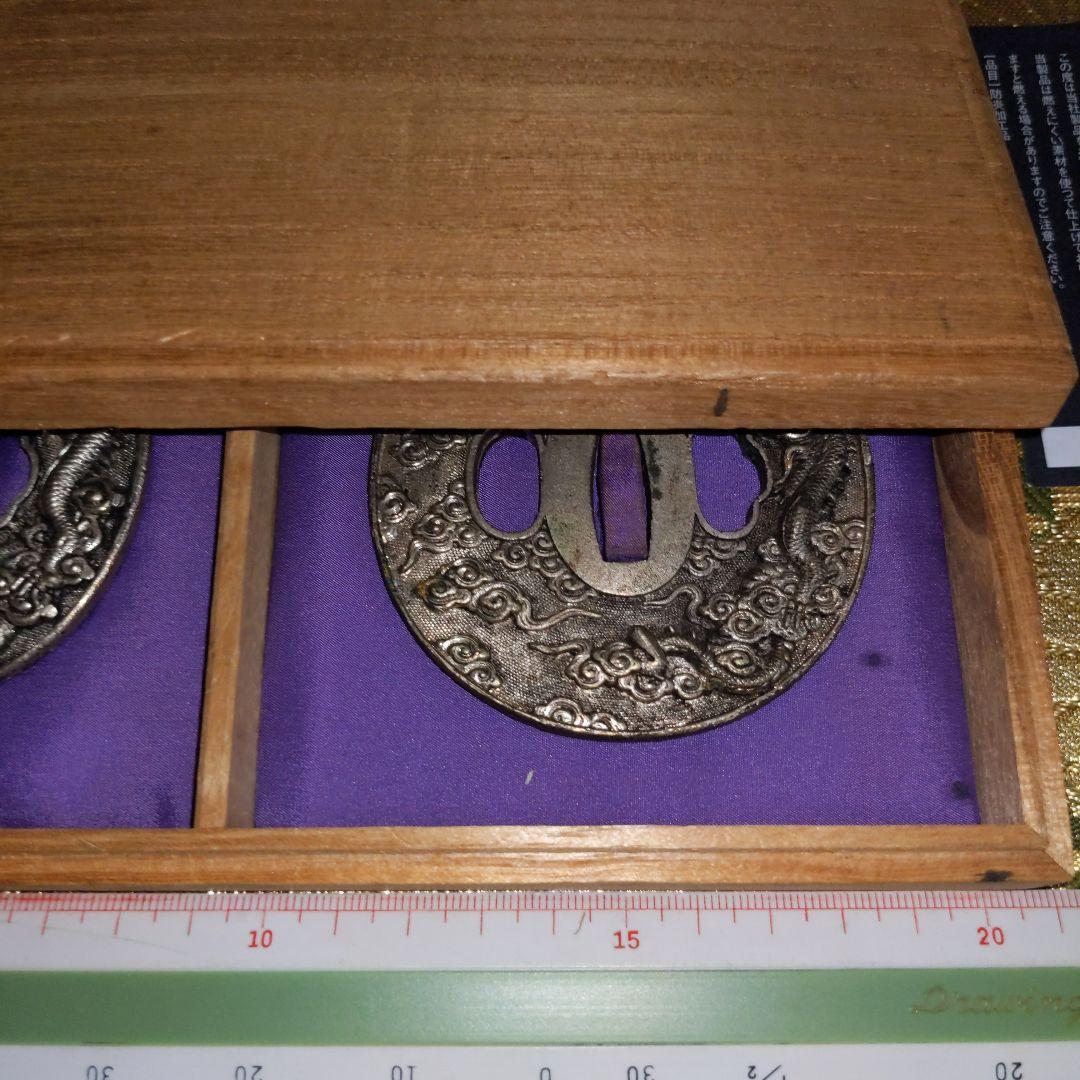 刀剣鐔　一対　木箱入り