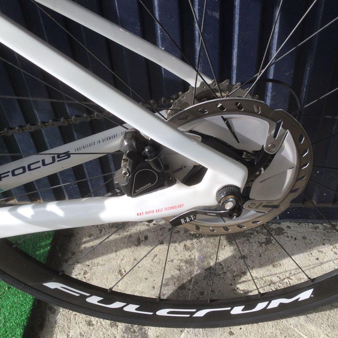 FOCUS ロードバイク ホワイト フルクラムホイール　引き取り限定