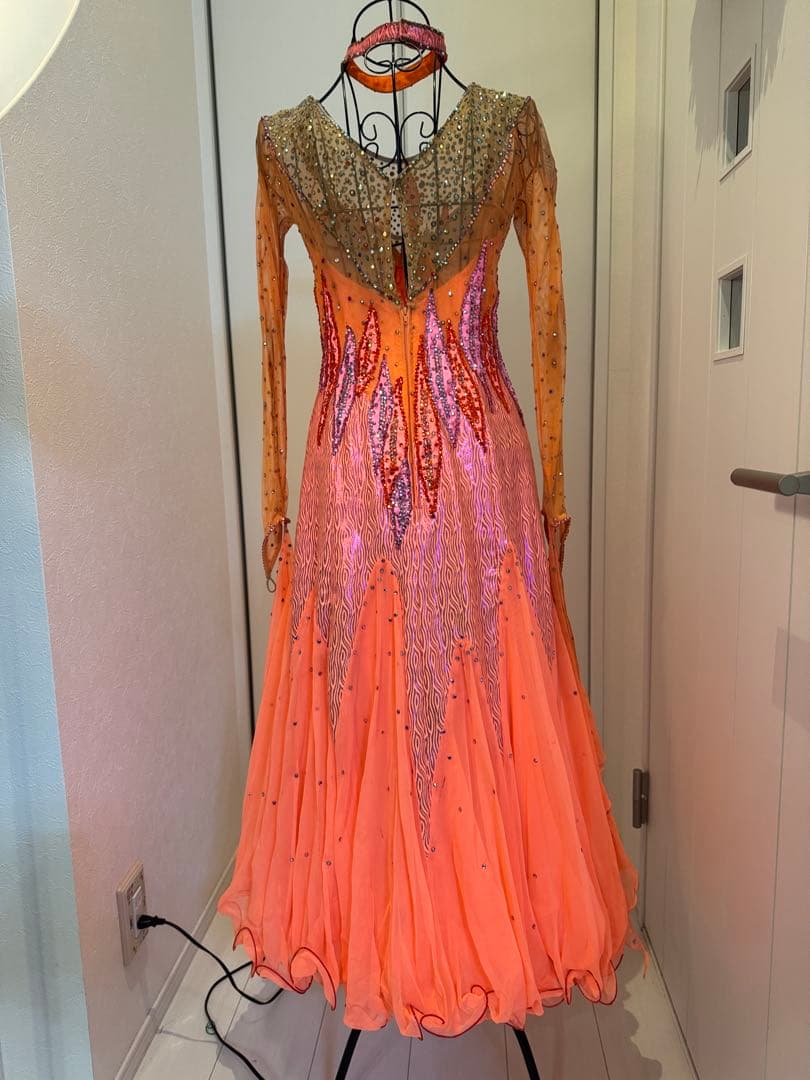 ダンスドレス　　オレンジ　　スパンコール装飾
