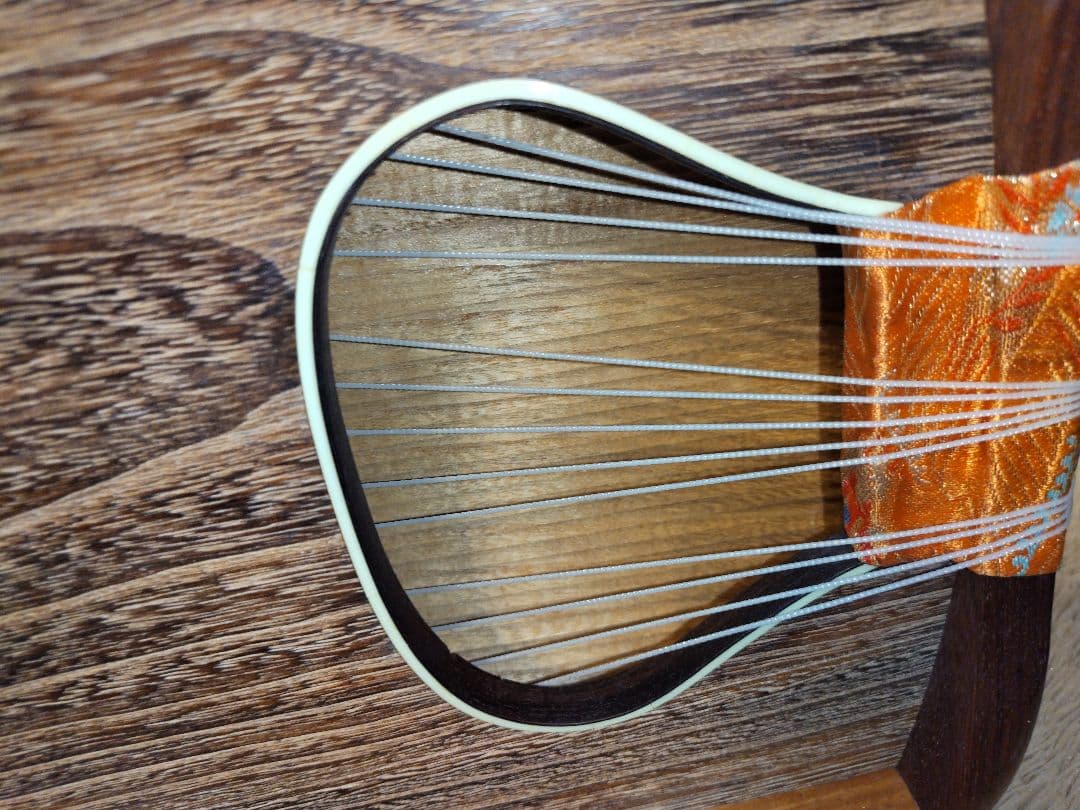 琴　上角巻のすだれ彫