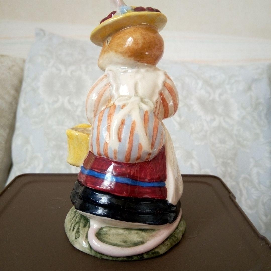   ロイヤルドルトン　LADY  WOODMOUSE