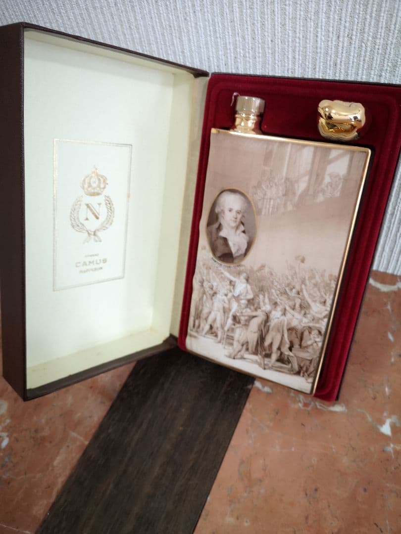 CAMUS Napoleonブック型ブランデー750ml未開栓専用ケース入り