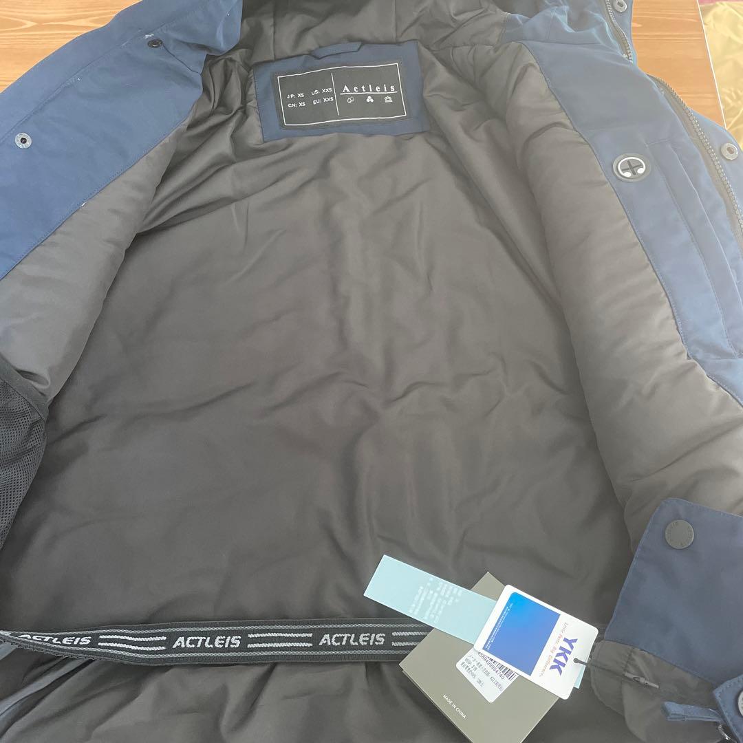 新品タグつき　ACTLEIS スノーウェアー　XS