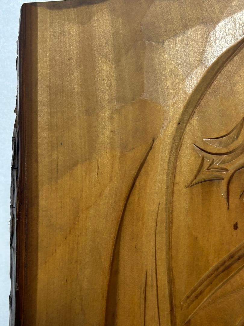 アイヌの女性　木製彫刻 女性の顔と蝶　北海道　アンティーク