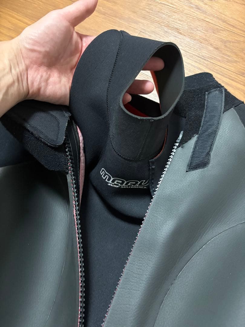 MARVY セミドライフルスーツ ブラック/レッド