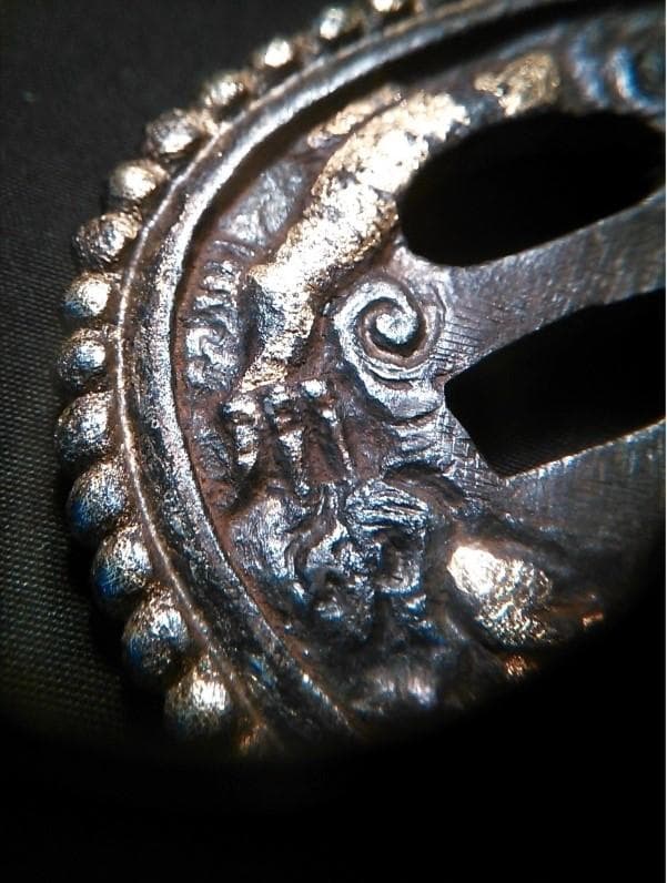 【 鉄地南蛮鍔 】　雲龍図　江戸初期　肥前長崎