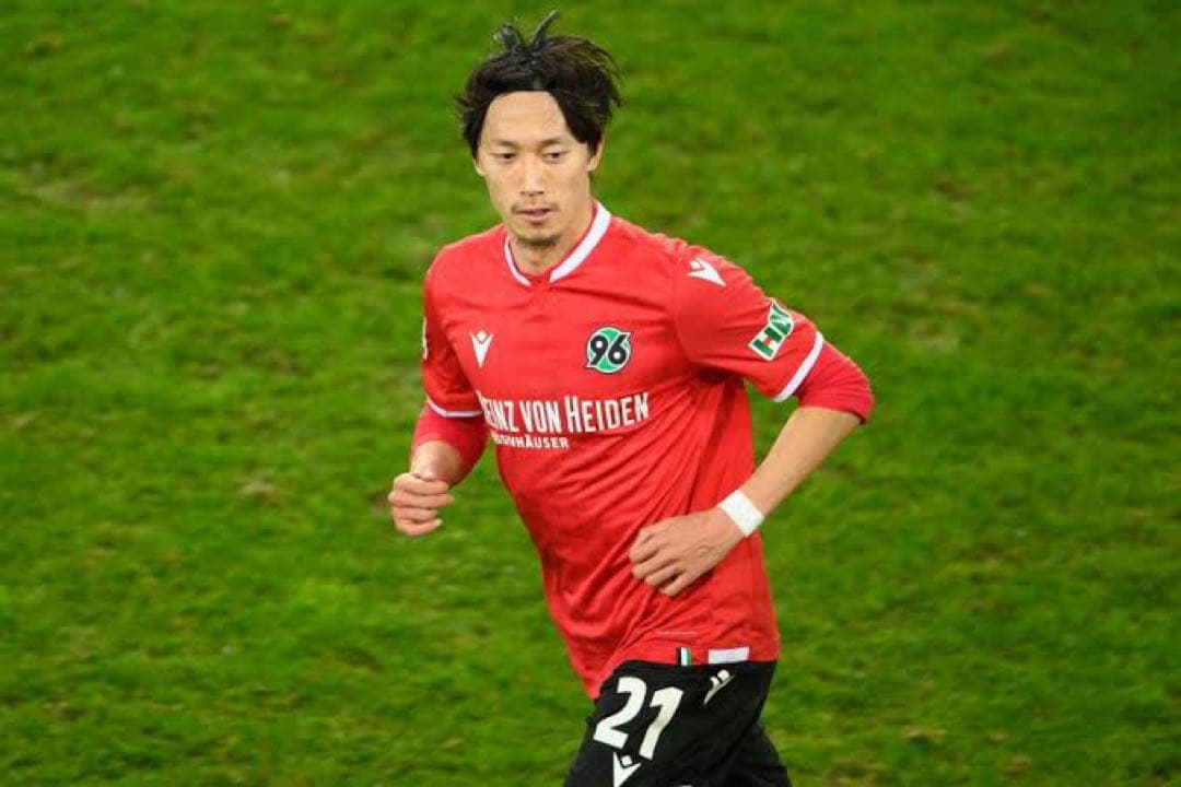 室屋 成　実使用ユニフォーム