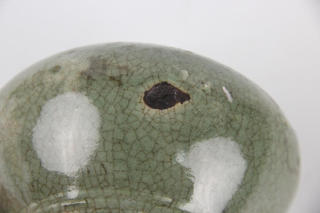 高麗時代後期（14世紀）青磁 象嵌 小壺　雲鶴文系　高麗青磁 FF01-09