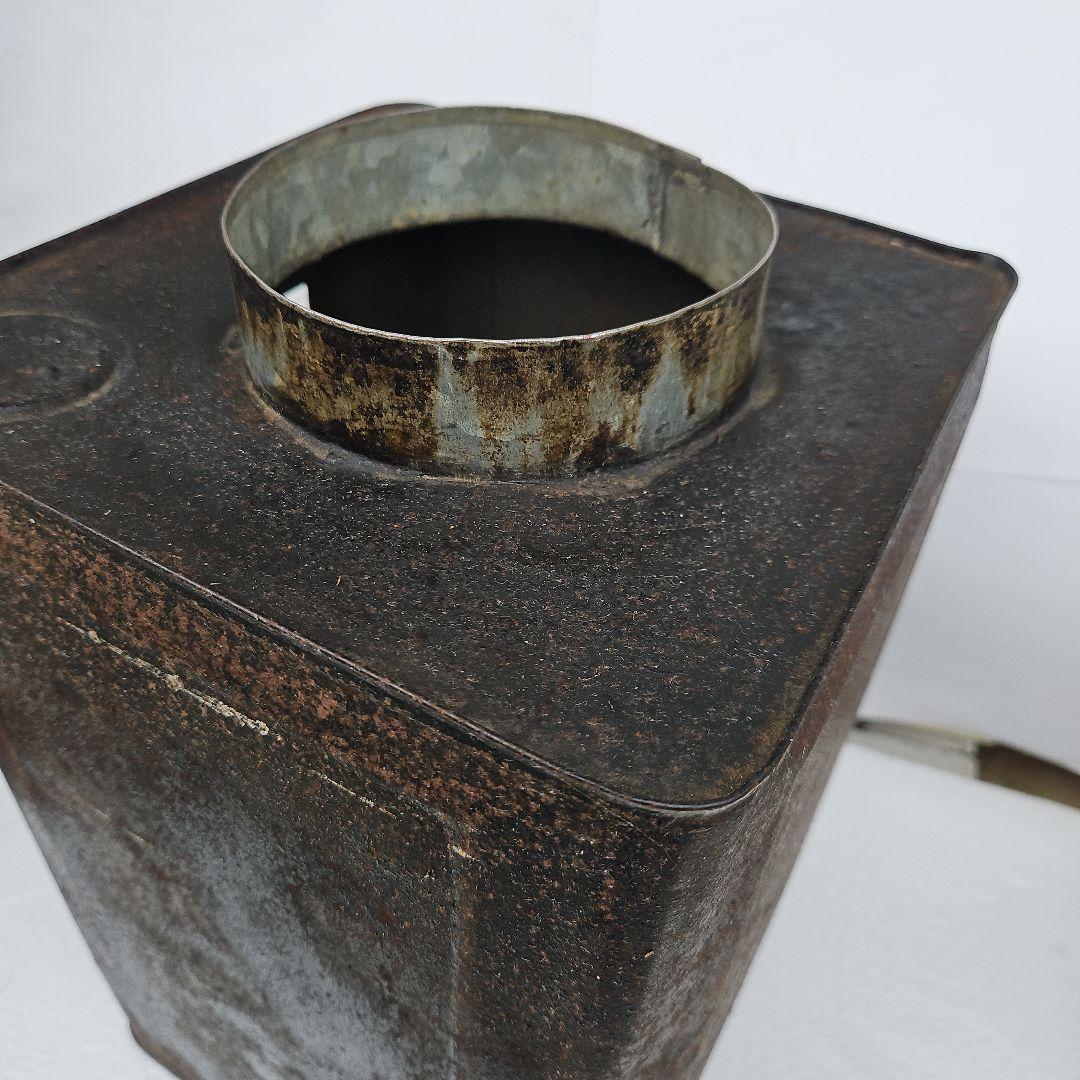 せんべい容器 黒と赤の金属製