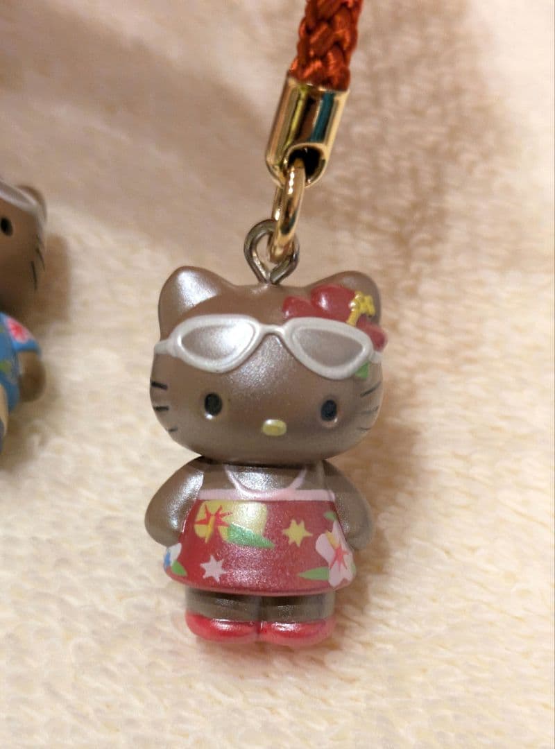 【ハローキティ】Kitty＆Daniel　沖縄限定　日焼け　ご当地キティ　根付け