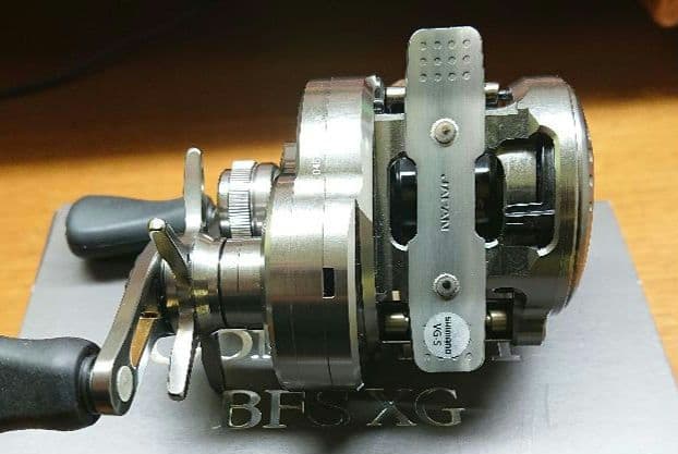 シマノ 23カルカッタコンクエストBFS XG 左ハンドル(美品)