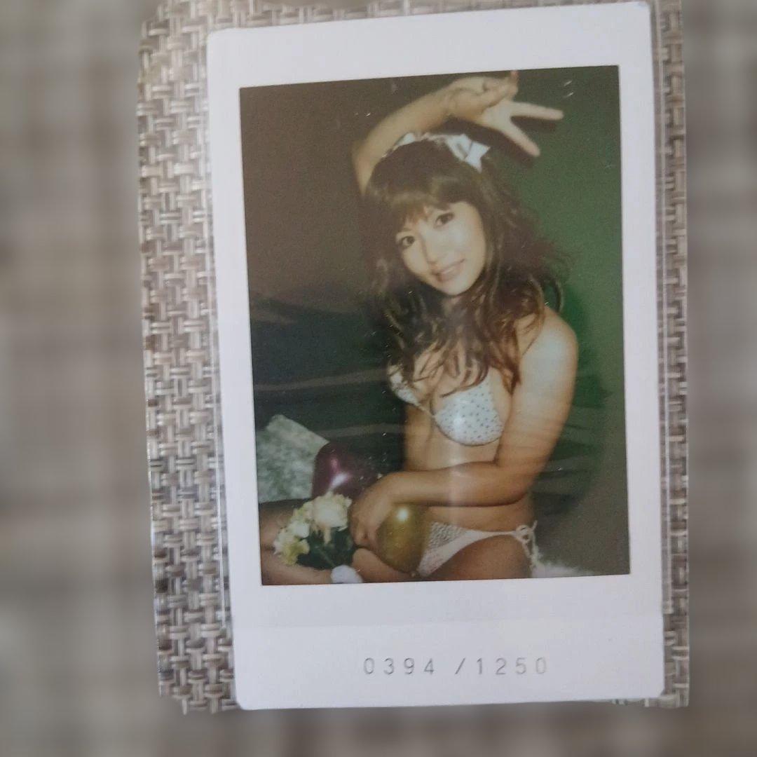 岩槻千夏　チェキ　水玉ビキニ ピースサイン 写真 0394/1250