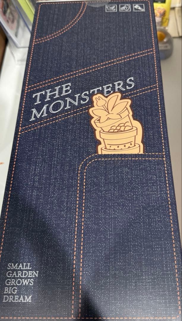 THE MONSTERS FALL IN WILD ぬいぐるみ ラブブ