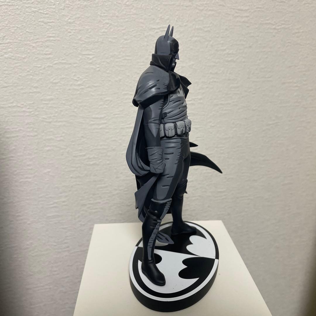 dcコレクティブルズ バットマン ブラック&ホワイト ガスライト スタチュー